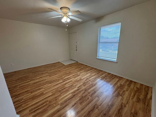 Building Photo - 1701 Benttree Dr
