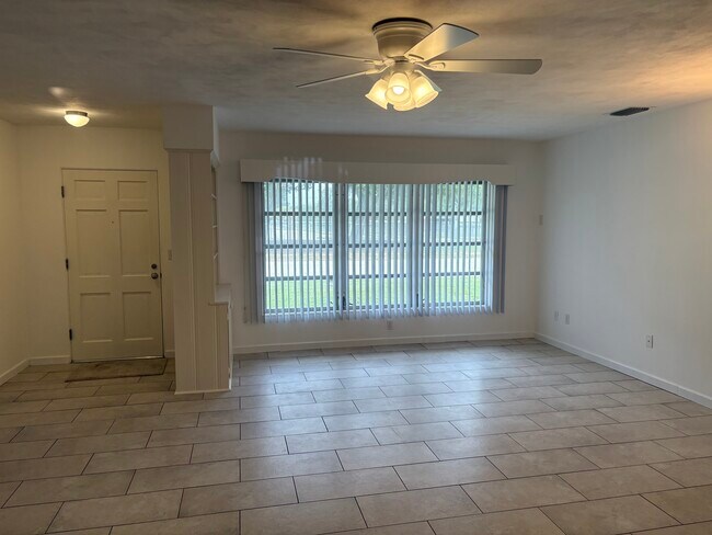living/dining - 690 Avenue C SE