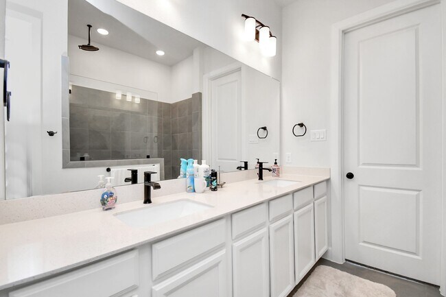 Foto del edificio - 1538 Park Path Dr