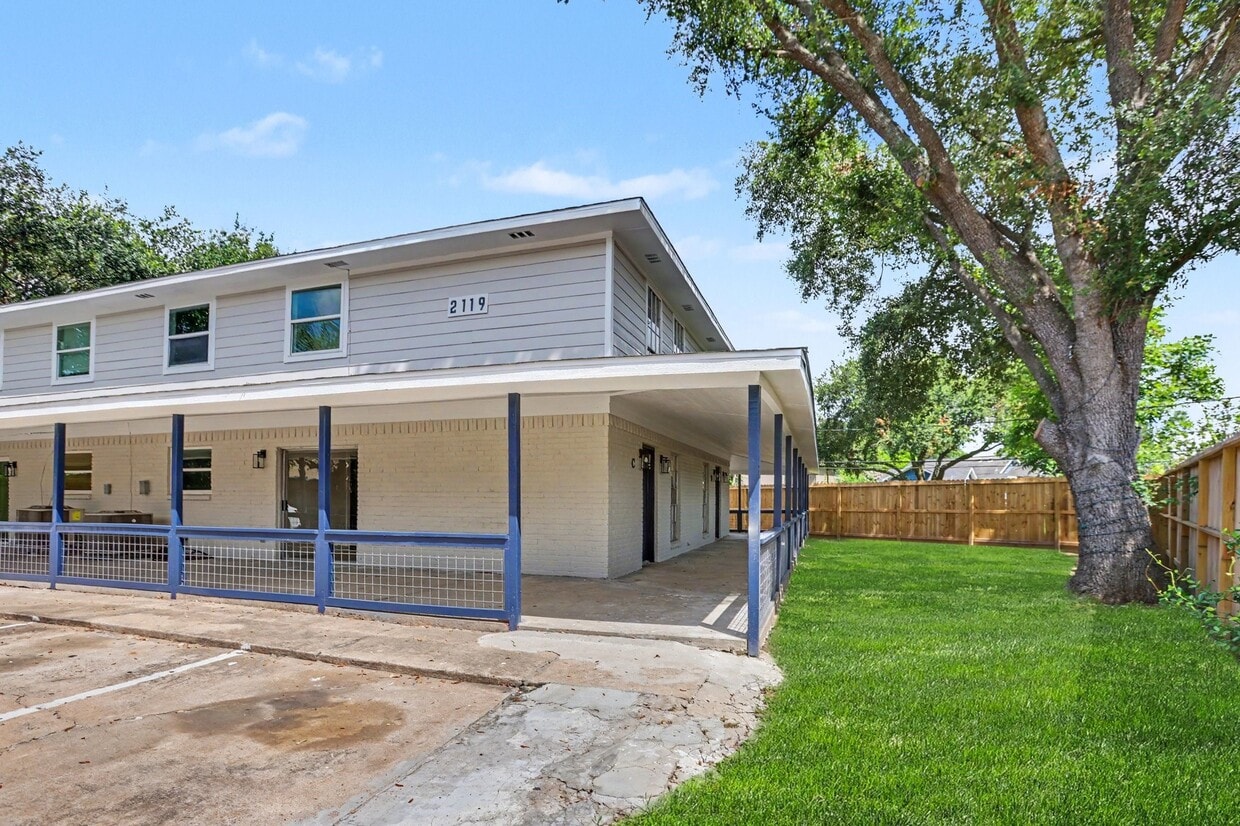 Building Photo - 2119 Barr St