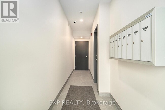 Building Photo - 158 Laval St