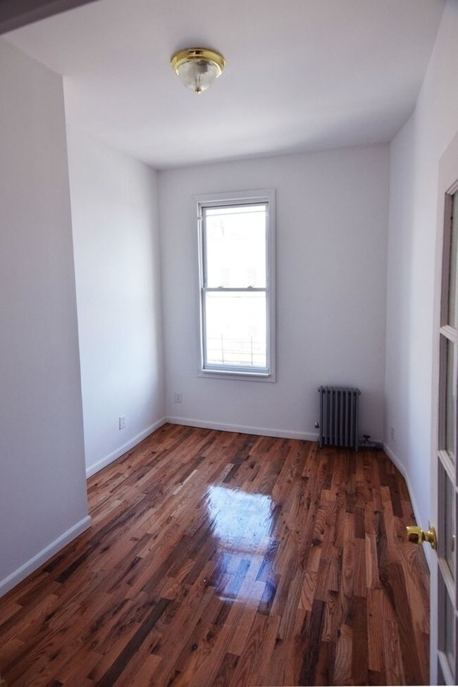 Building Photo - 162 wilson Ave