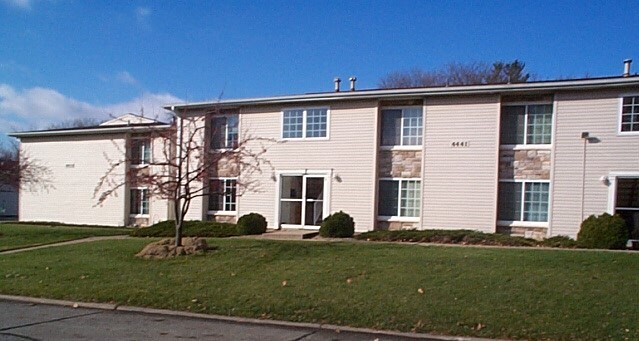 Building Photo - 4433 Rushmore Dr NE