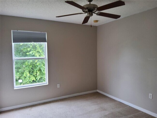 Building Photo - 457 Magpie Ct