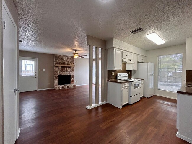 Building Photo - 1504 No Mor Cove