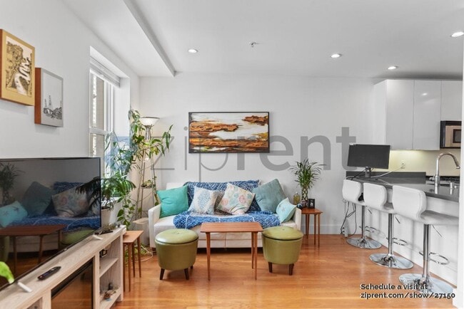 Foto del edificio - 901 Bush St