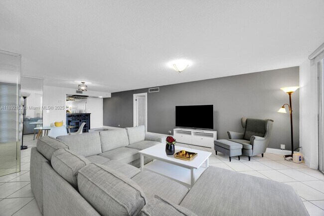 Foto del edificio - 6039 Collins Ave