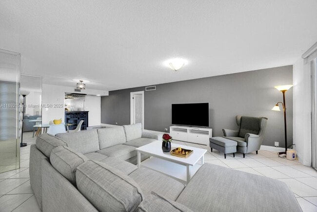 Building Photo - 6039 Collins Ave