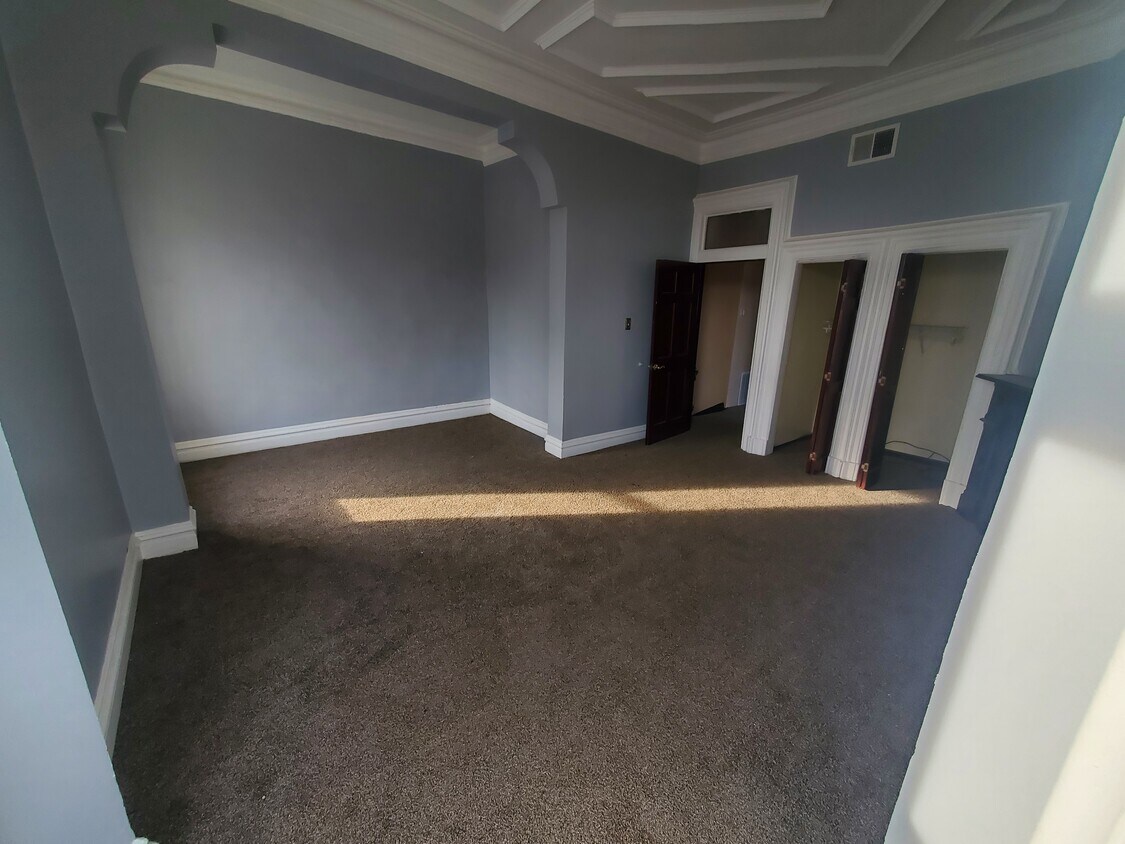 Primary Photo - 2100 W Washington Blvd
