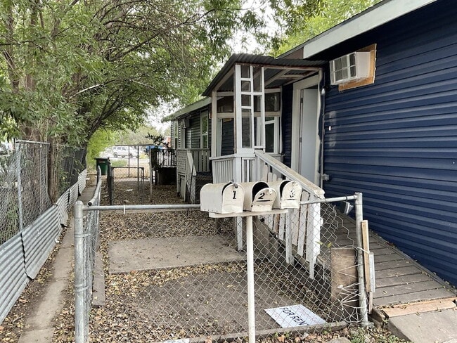 Building Photo - Super Affordable 2 Bed/ 1 Bath