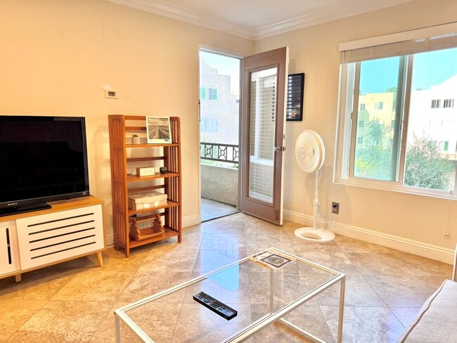 Building Photo - 8889 Caminito Plaza Centro