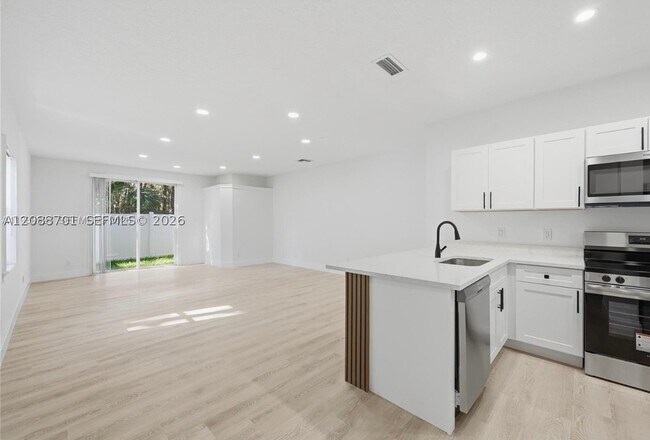 Building Photo - 5703 NW 48th Ave