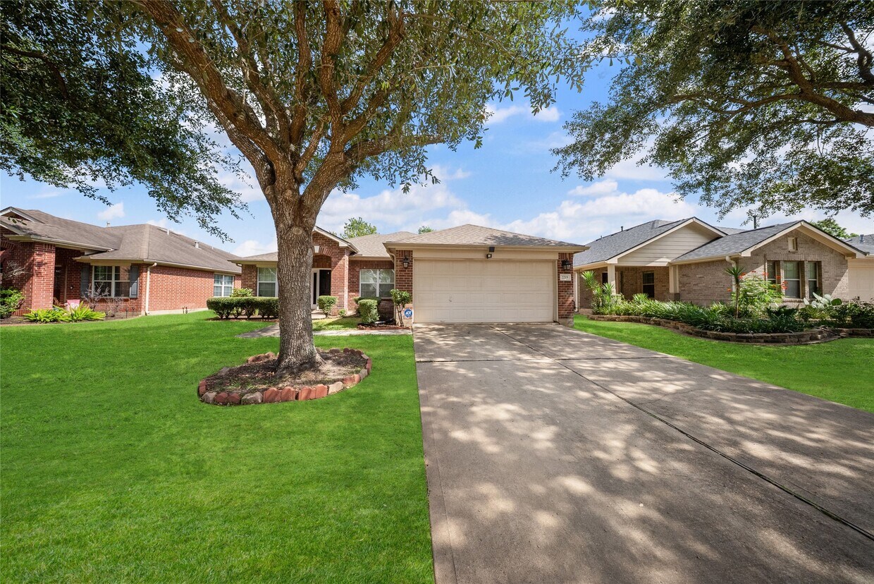 Foto principal - 2219 Rocky Hollow Ln