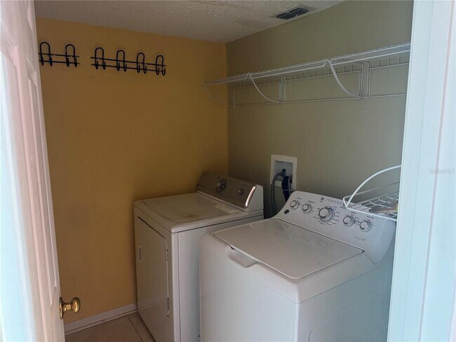 Foto del edificio - 712 Waxwing Ct