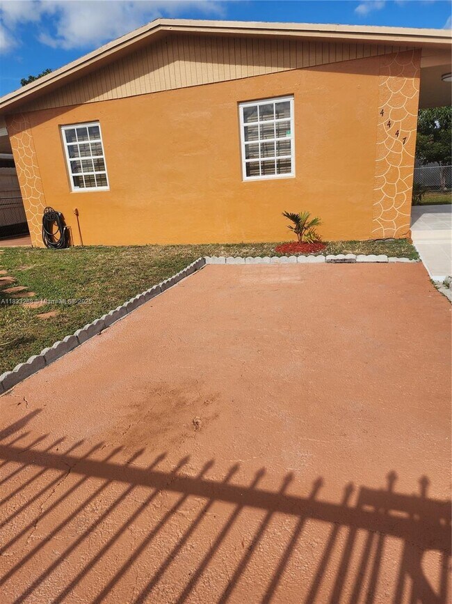 Foto del edificio - 4447 NW 169th Terrace