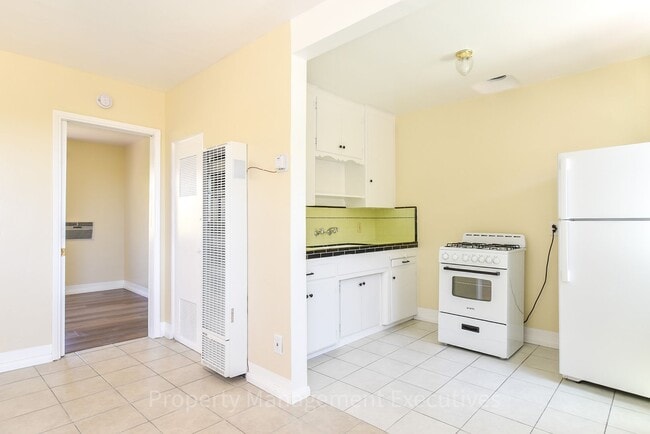 Building Photo - Nice 1 Bedroom, 1 Bath Apartment