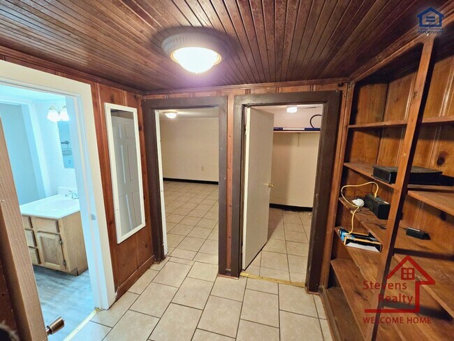 Foto del edificio - 1364 Crescent Dr