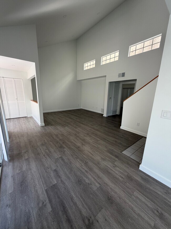 Foto del edificio - 800 N June St