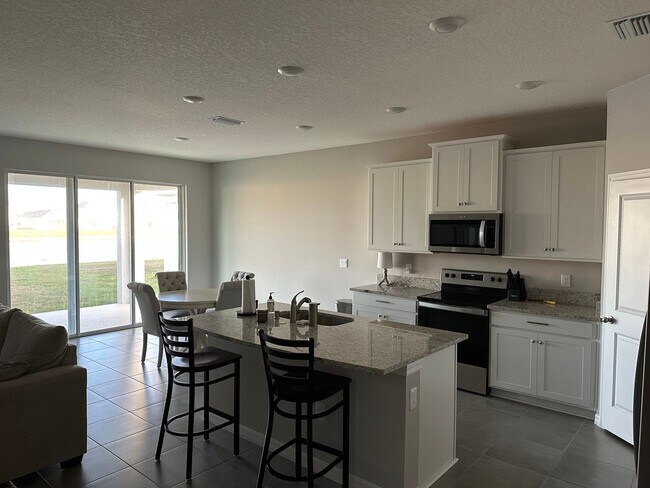 Foto del edificio - Spacious NEW 4BR House in Palmetto