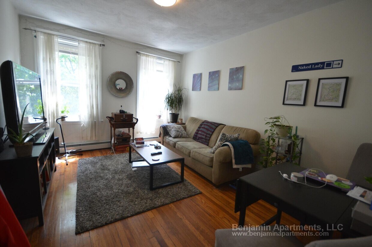 Foto principal - 72 Brainerd Rd