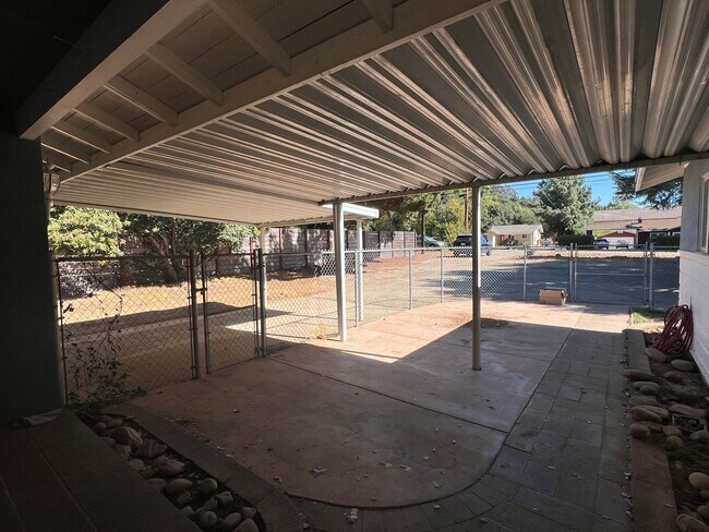 Building Photo - 935 Tico Rd