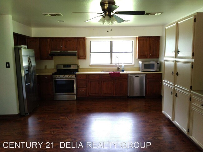 Building Photo - 3 br, 2 bath House - 1829 Simmons Rd.