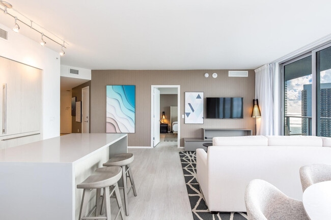 Building Photo - 2721 Hallandale Beach Blvd