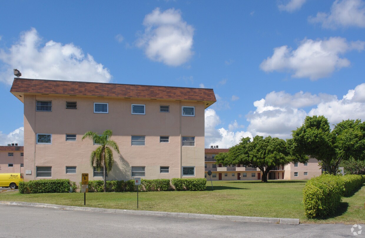 Caravel Apartaments - Caravel Arms