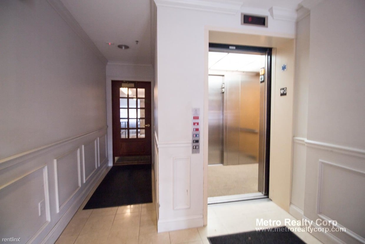 Primary Photo - 121 Centre St