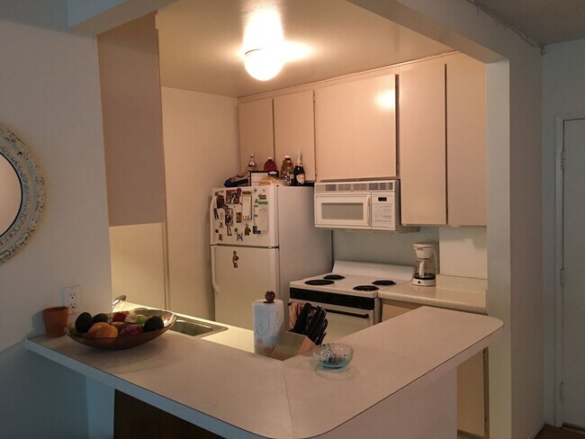 Building Photo - Playa del Rey Cross Creek Village 3 Bedroom