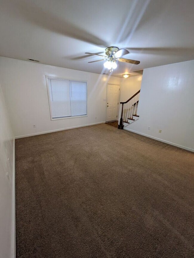 Foto del edificio - 2BD/1.5BA Townhome At Strawberry Patch Com...
