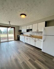 Building Photo - 1352 W Hiawatha Dr