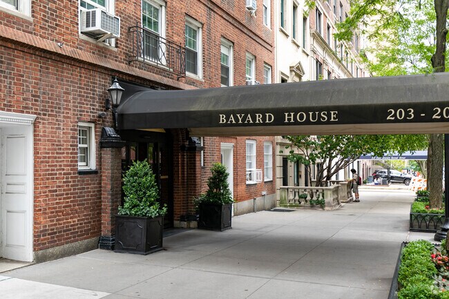 Building Photo - The Bayard House