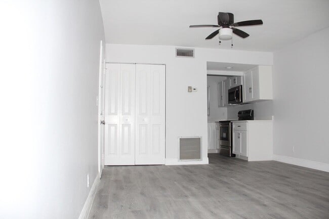 Building Photo - 230 Lake Frances Dr