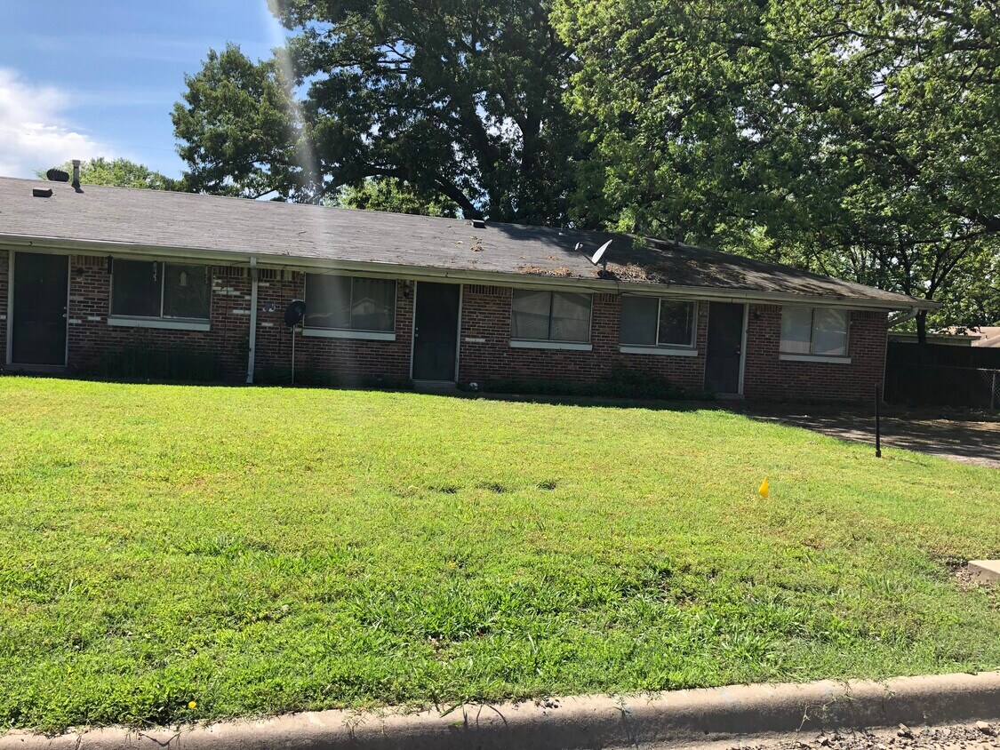 Primary Photo - 1120 S Detroit Ave