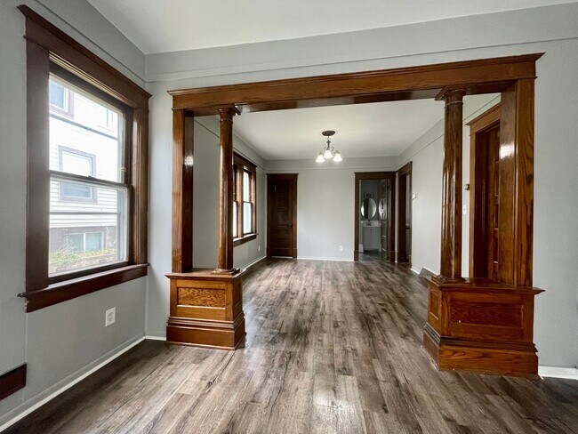 Foto del edificio - Newly Renovated 5 Bedroom 1.5 Bathroom Home in Minneapolis!
