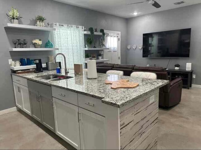 fully loaded kitchen - 103 Homecrest