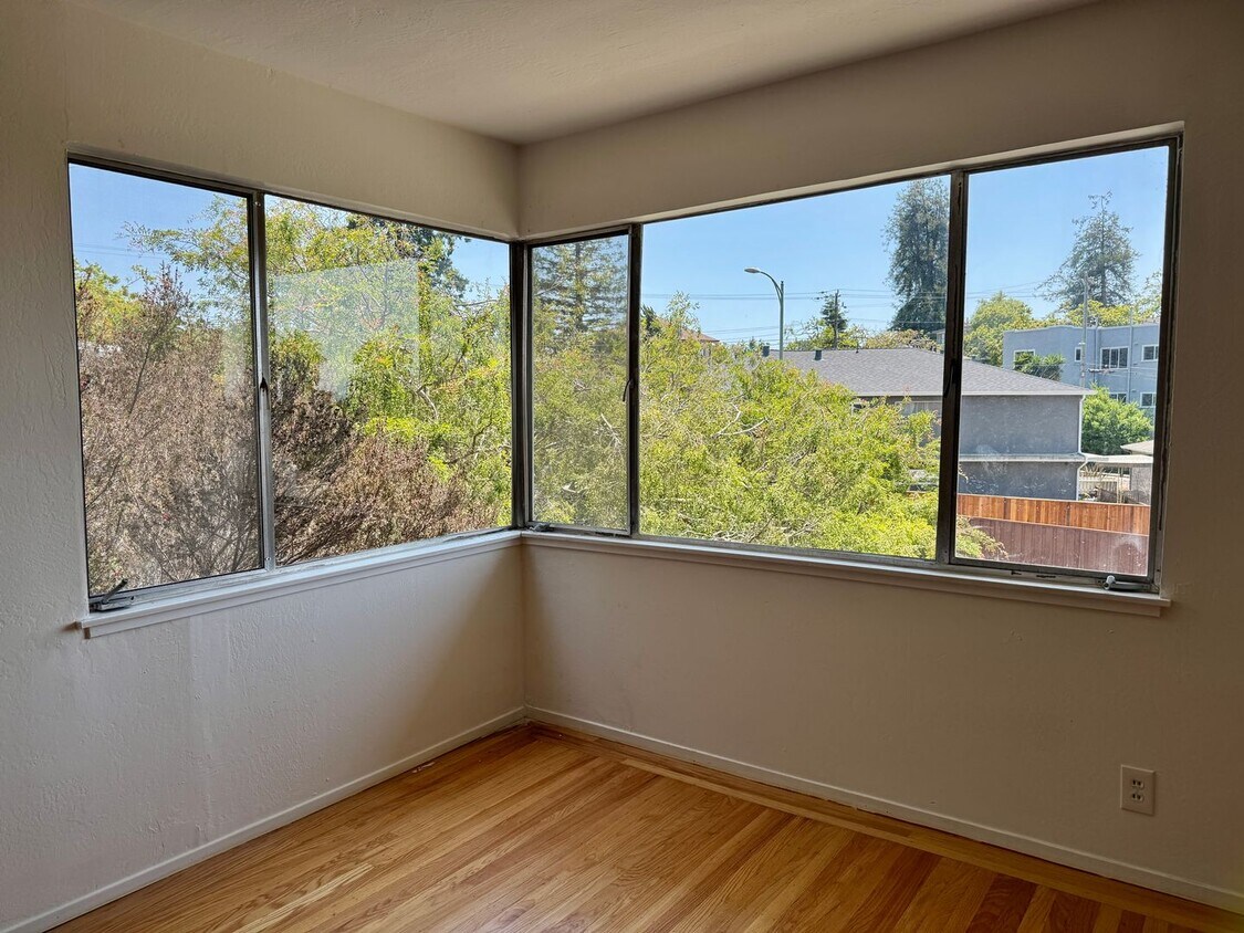 Foto principal - Natural Light Flooded 2 Bedroom Apartment ...