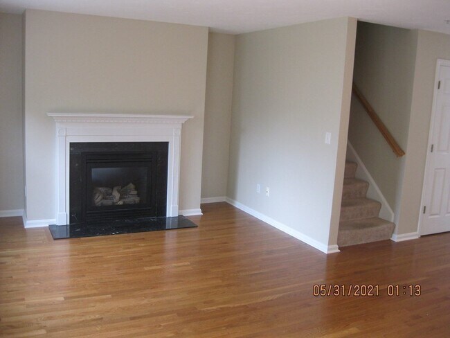 Building Photo - 608 Thayer St