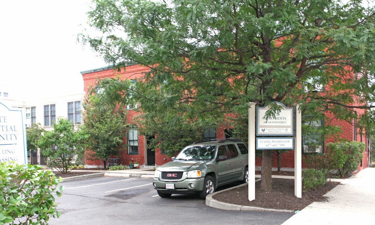 Building Photo - 206-210 Otis St