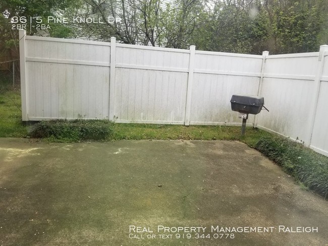 Building Photo - 3615 Pine Knoll Dr