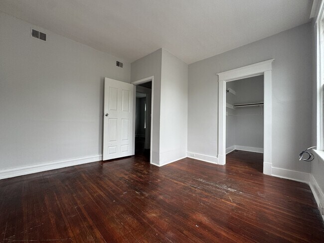 Building Photo - 184 N Lake Ave