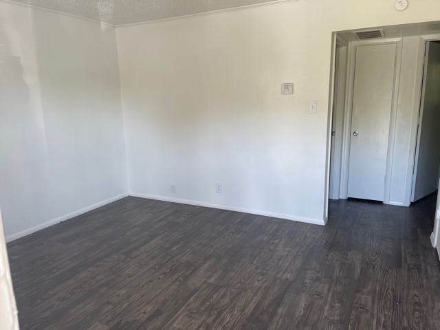 Building Photo - 401 E McReynolds St