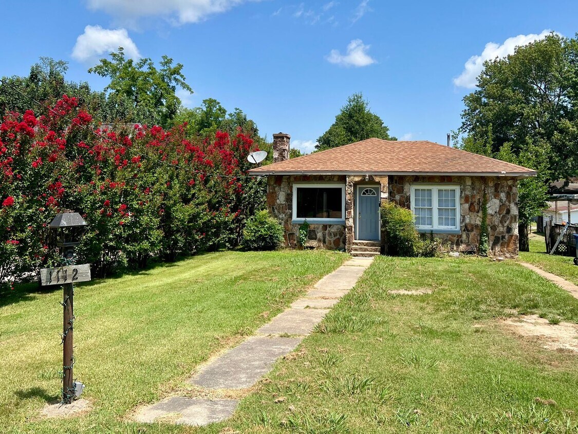 Primary Photo - West End Home For Rent!