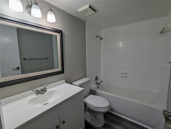 Foto del edificio - 701 Russell Ln