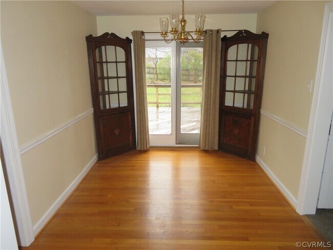 Foto del edificio - 7505 Sweetbriar Rd