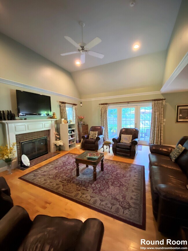 Building Photo - 93 Adams St