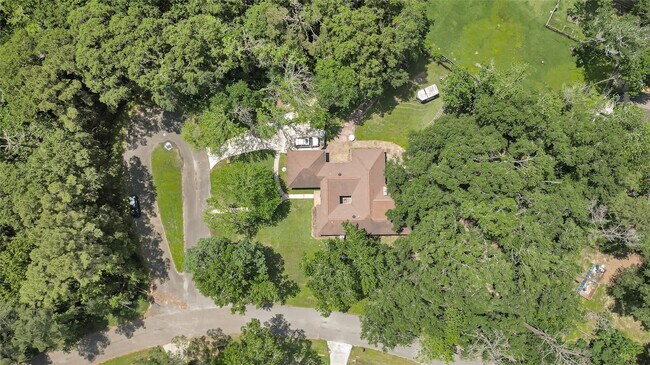 Foto del edificio - 705 Holly Springs Ct