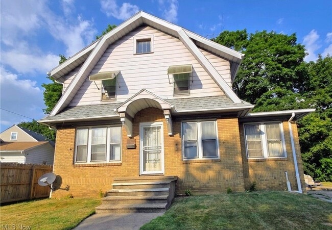 Building Photo - 727 East Ave