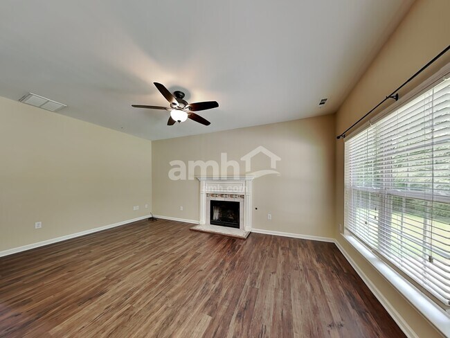 Foto del edificio - 405 Bedstraw Ct